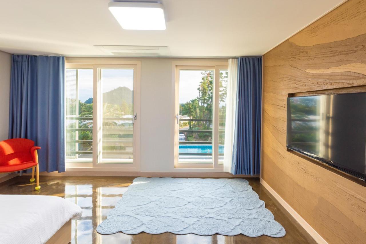 The Bay Jeju Resort Сеогвипо Екстериор снимка