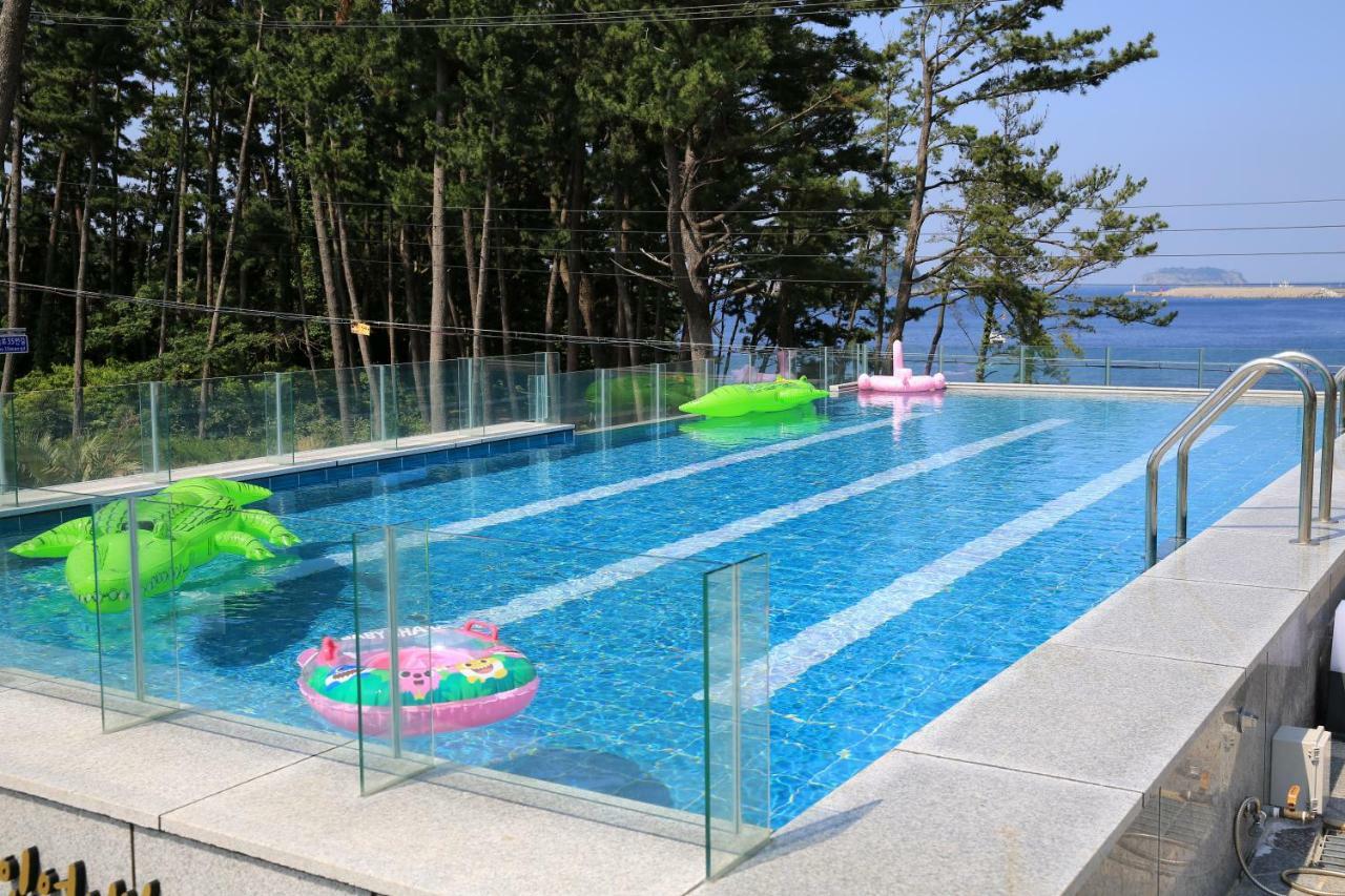The Bay Jeju Resort Сеогвипо Екстериор снимка